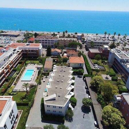 Hotel L'Etape Villeneuve-Loubet Exteriör bild